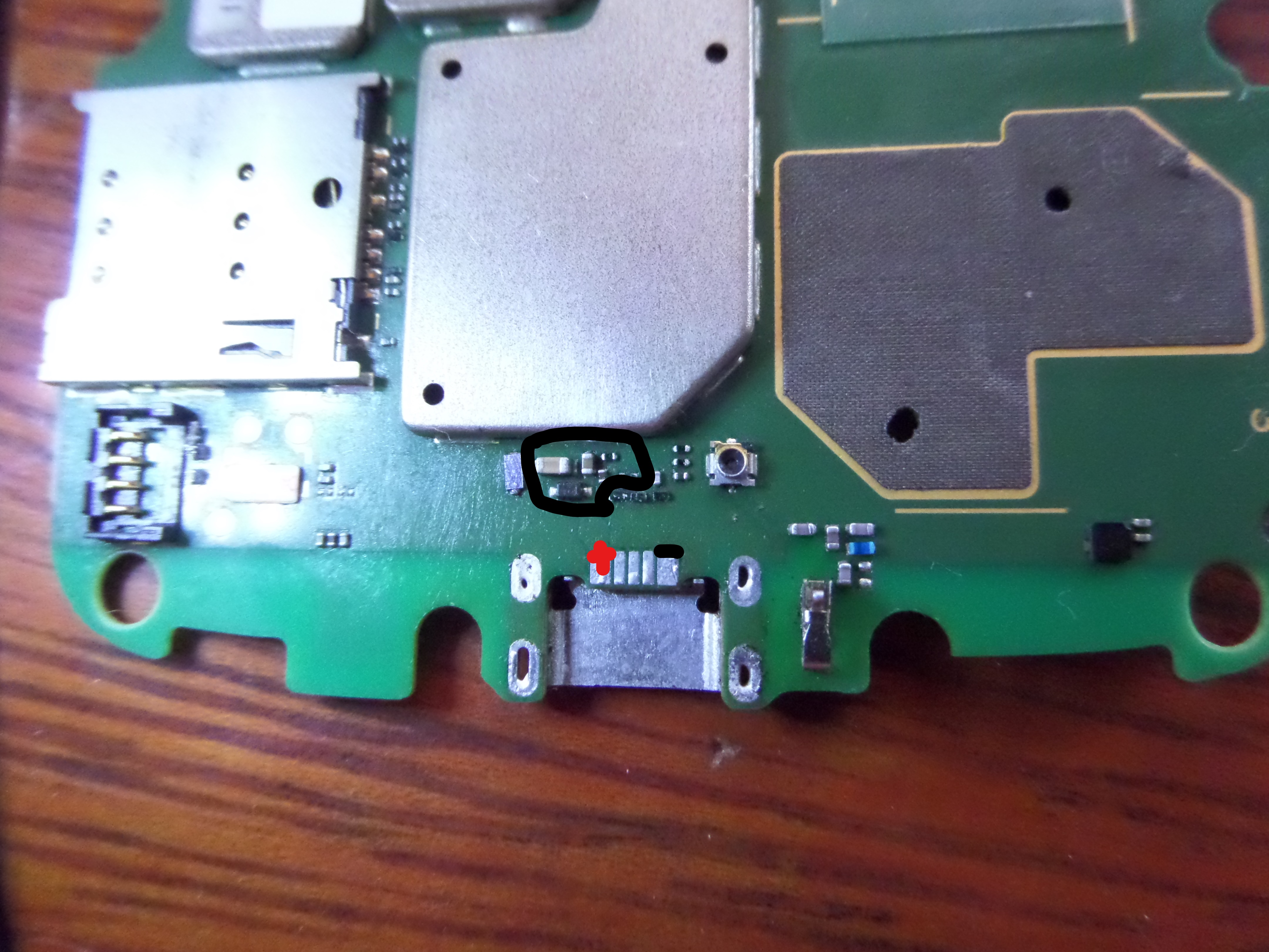 Moto G1 curto na linha de carga