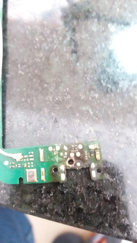 Moto G2 XT1069 triilhas do postivo em curto