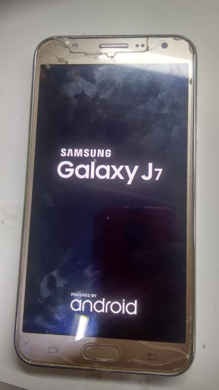 Samsung J700M apenas na inicial